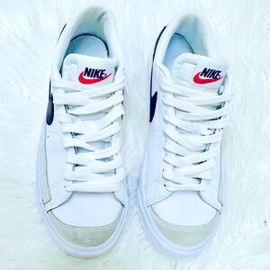 Nike Blazer Low '77 size 5Y = to a women’s size 7